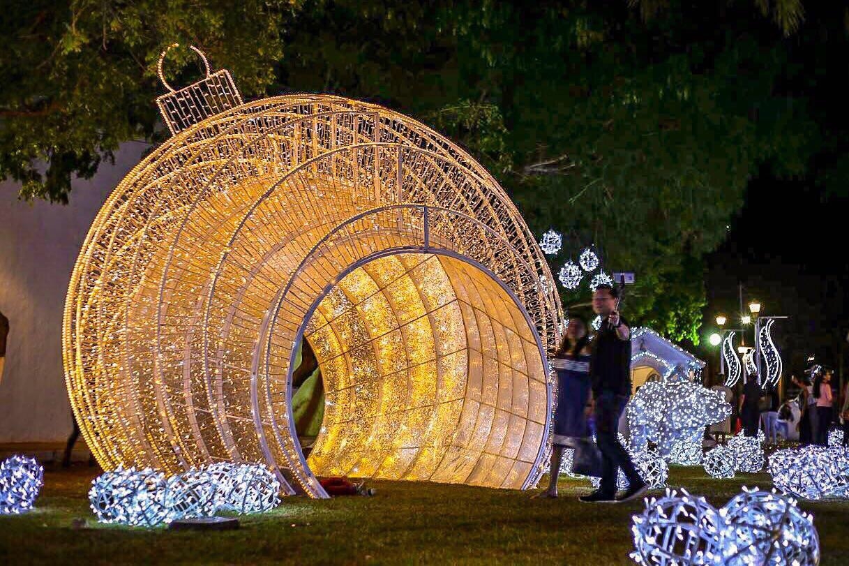 Inauguran decoración navideña en el centro de Mérida